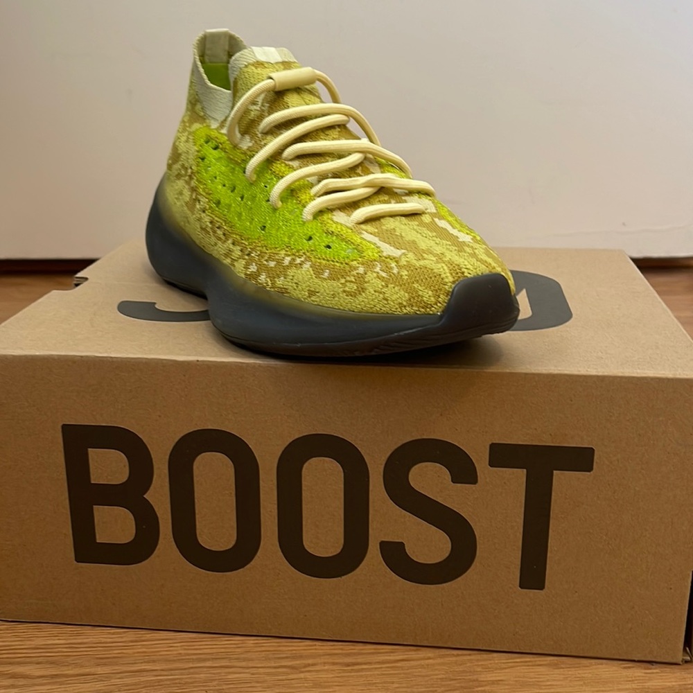 BNIB HYLYTE 380 YEEZY BOOSTS 8.5